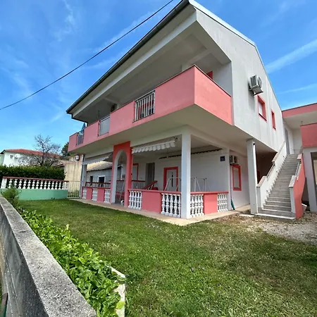 Ana Apartamento